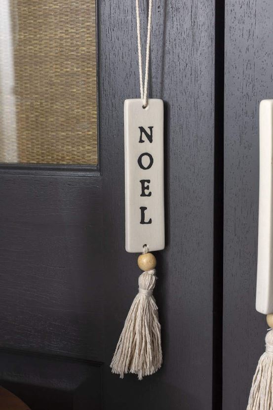 Holiday Greetings Noel Ornament 0.5in