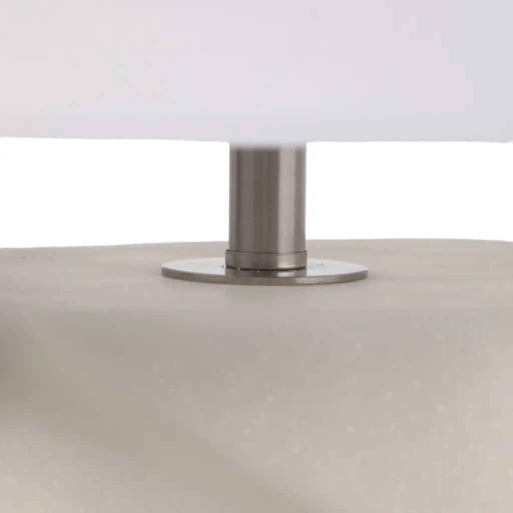 Laramie Quartz Table Lamp 25in (4).webp