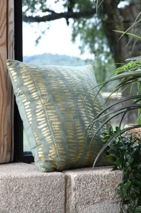 Quito Pillow Jade 18in