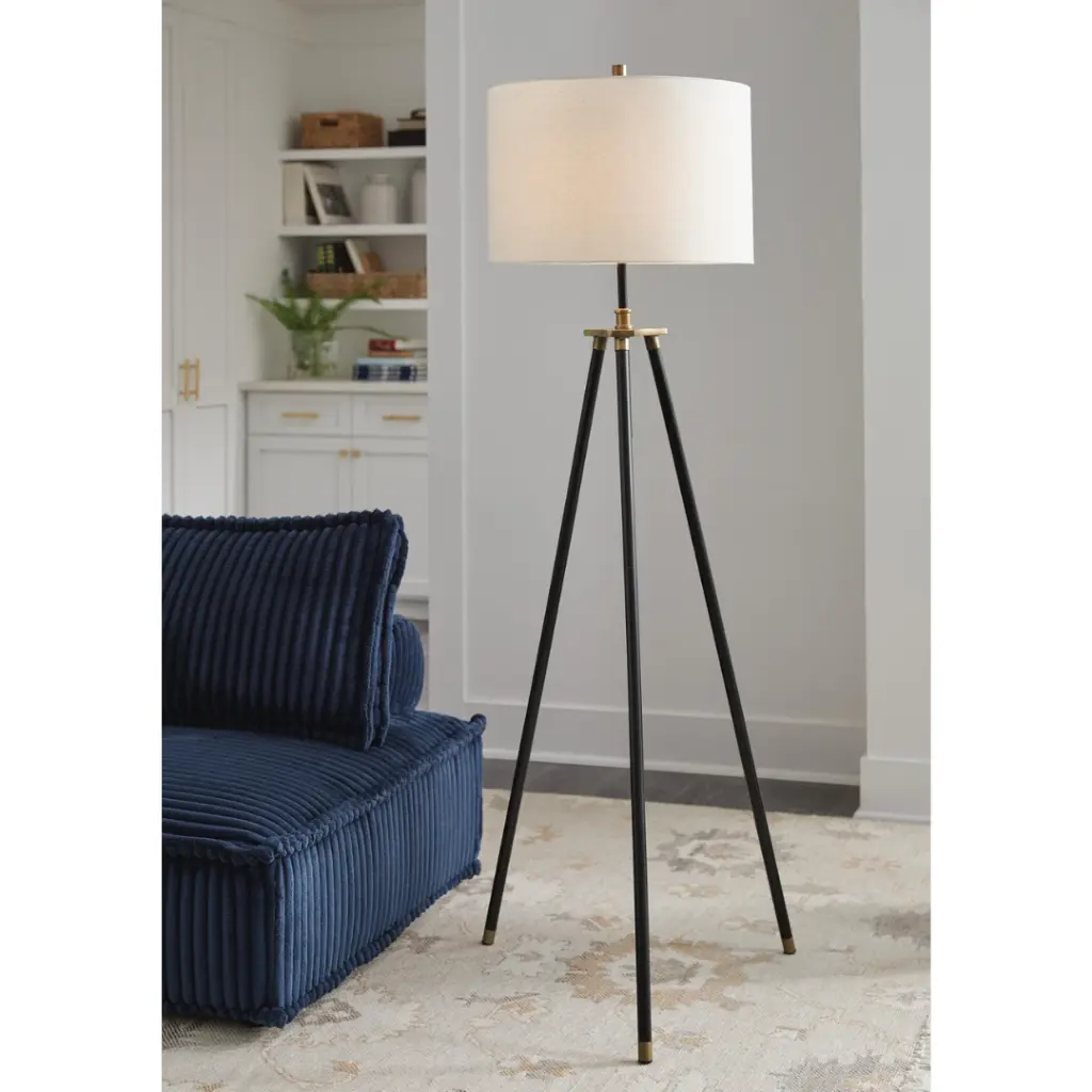 Cashner Floor Lamp (4).webp